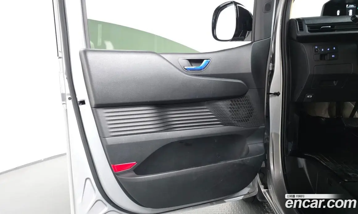 Hyundai Staria 2025 2.2 автомат (гидро), фото 13