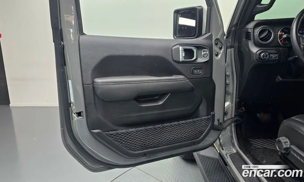 Jeep Wrangler 2023 2.0 автомат (гидро), фото 14
