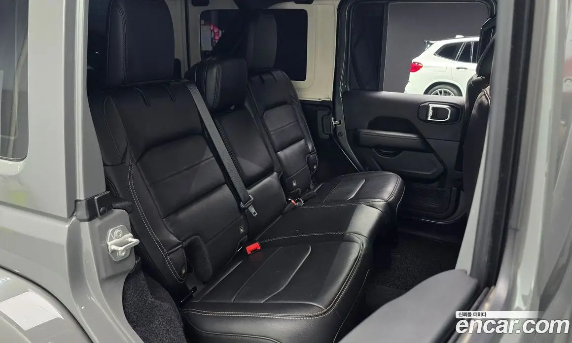 Jeep Wrangler 2023 2.0 автомат (гидро), фото 16