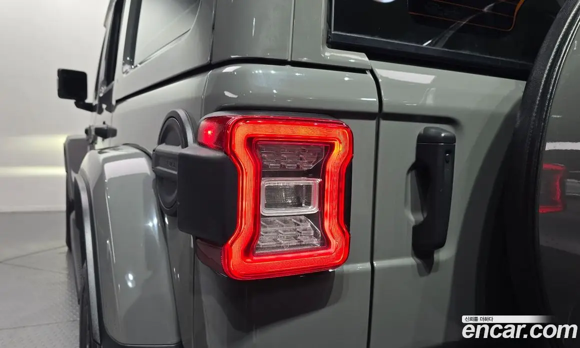 Jeep Wrangler 2023 2.0 автомат (гидро), фото 9