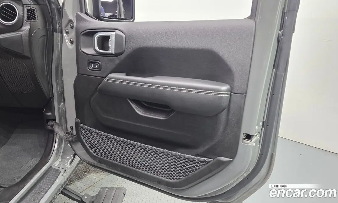 Jeep Wrangler 2023 2.0 автомат (гидро), фото 14