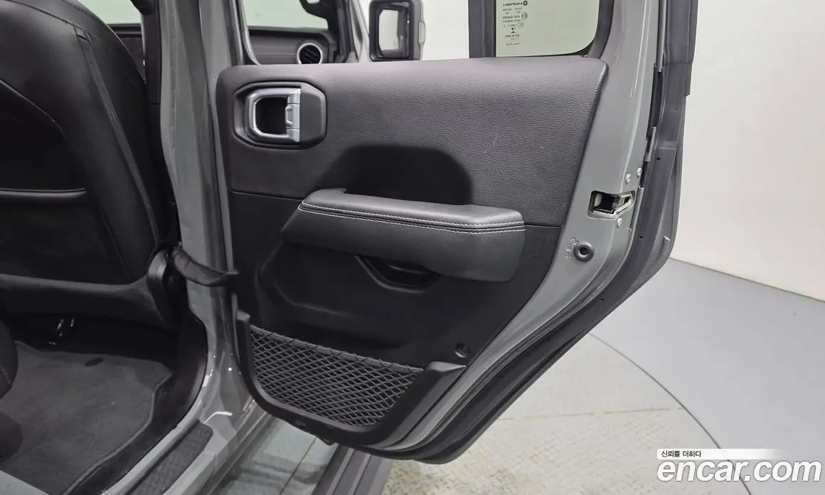 Jeep Wrangler 2023 2.0 автомат (гидро), фото 15