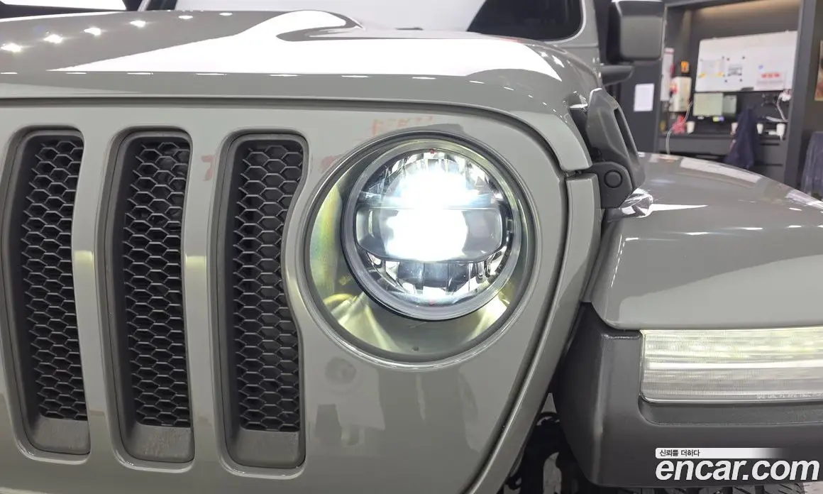 Jeep Wrangler 2023 2.0 автомат (гидро), фото 8