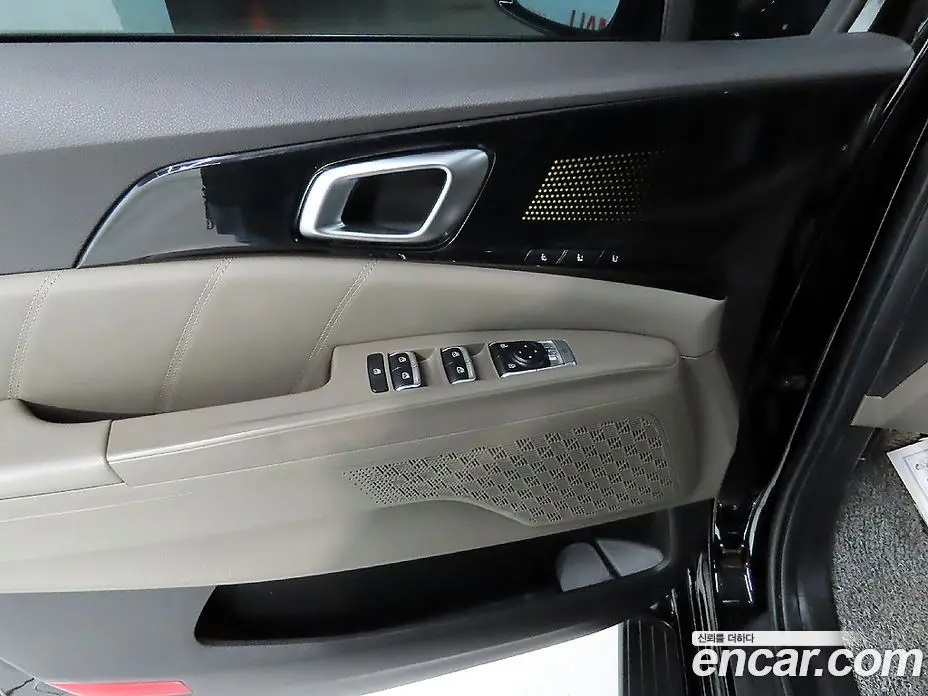 Kia Carnival 2025 1.6 автомат (гидро), фото 12