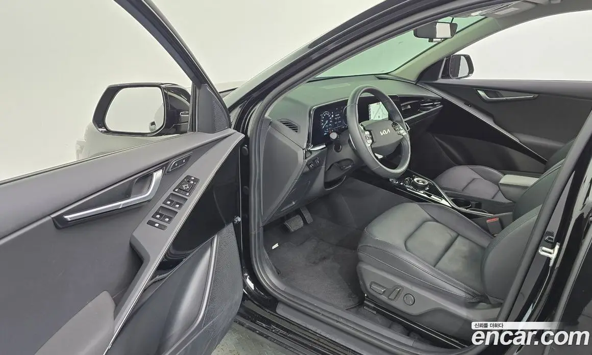 Kia Niro 2023 0.2 автомат (гидро), фото 13
