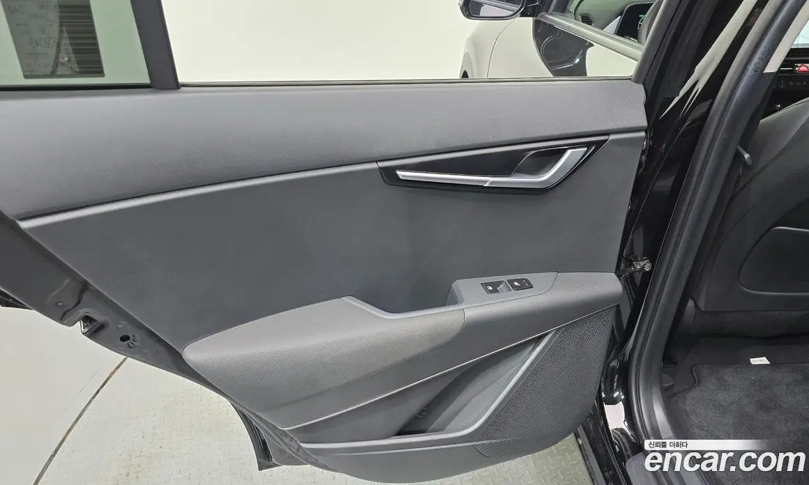 Kia Niro 2023 0.2 автомат (гидро), фото 15