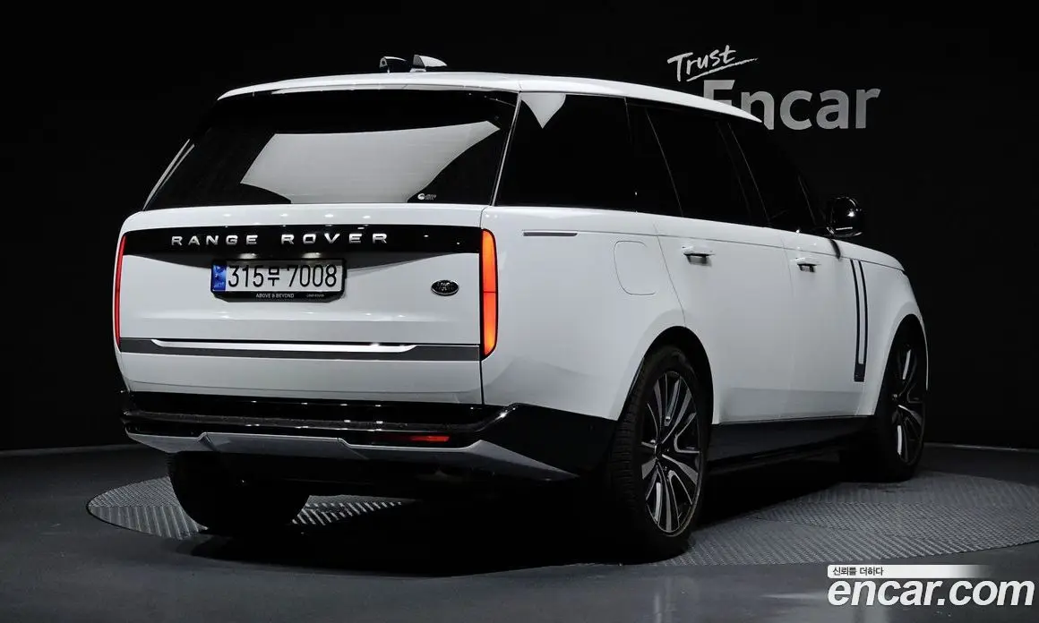 Land Rover Range Rover 2022 4.4 автомат (гидро), фото 3