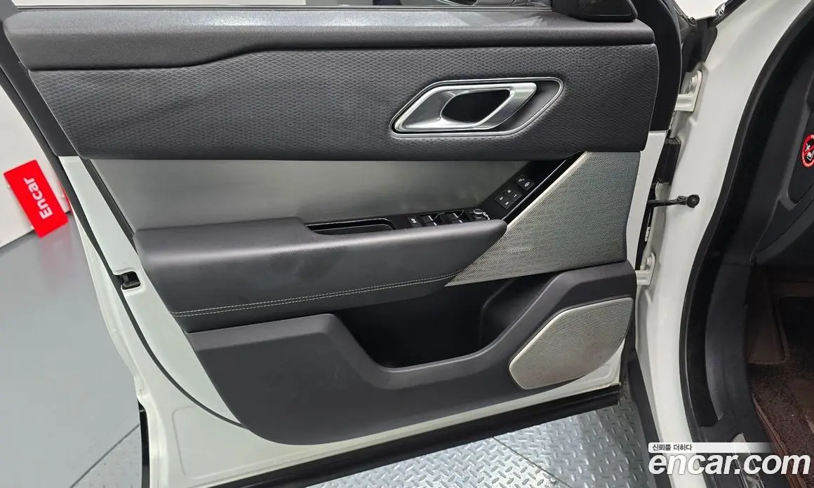 Land Rover Range Rover Velar 2017 2.0 автомат (гидро), фото 14