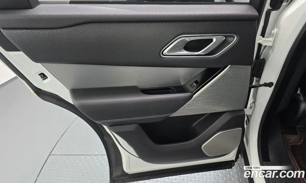 Land Rover Range Rover Velar 2017 2.0 автомат (гидро), фото 15