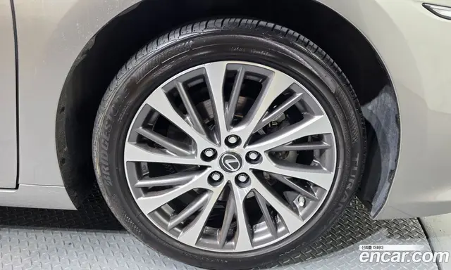 Lexus ES 2018 2.5 автомат (гидро), миниатюра 5