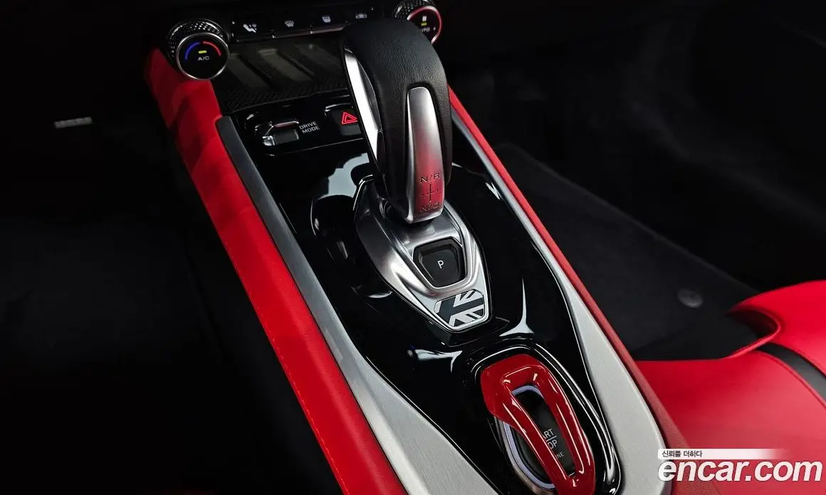 Lotus Emira 2025 2.0 автомат (гидро), фото 11