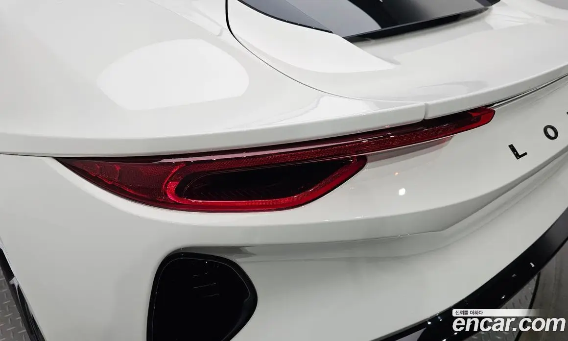 Lotus Emira 2025 2.0 автомат (гидро), фото 8