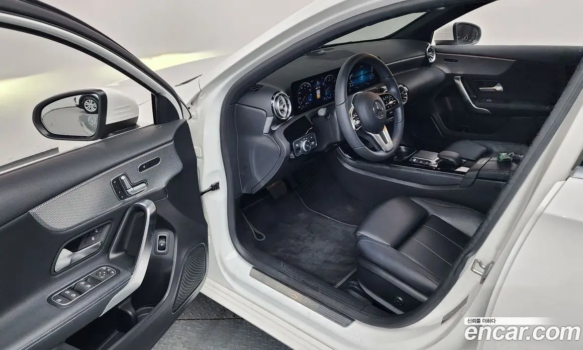 Mercedes-Benz A-Class 2021 2.0 автомат (гидро), фото 13