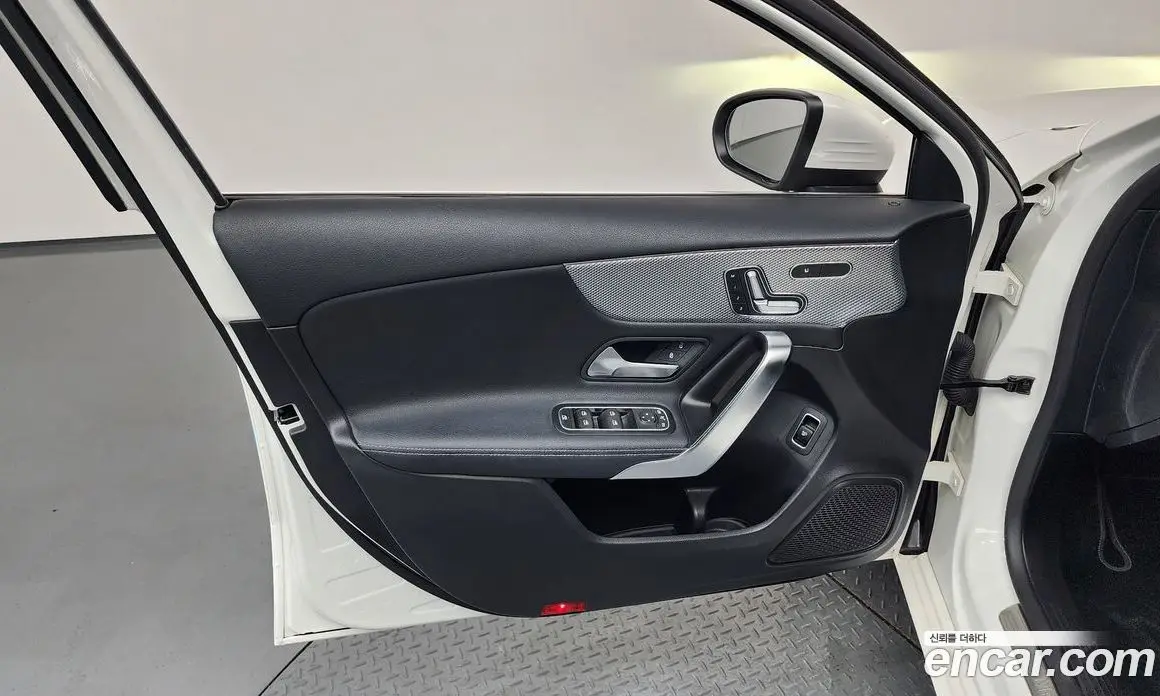 Mercedes-Benz A-Class 2021 2.0 автомат (гидро), фото 14