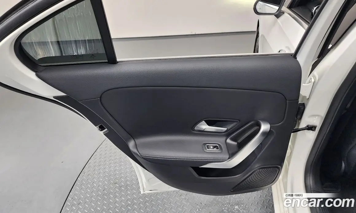 Mercedes-Benz A-Class 2021 2.0 автомат (гидро), фото 15