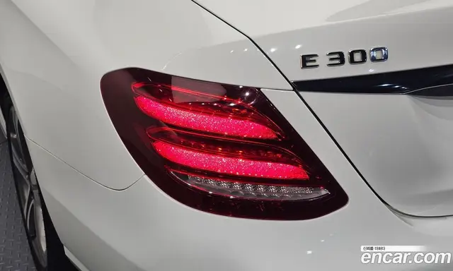 Mercedes-Benz E-Class 2018 2.0 автомат (гидро), миниатюра 9