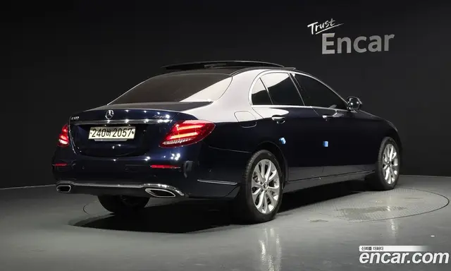 Mercedes-Benz E-Class 2019 2.0 автомат (гидро), миниатюра 2