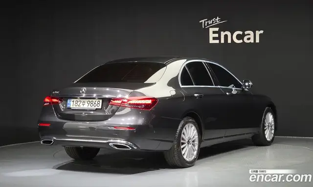 Mercedes-Benz E-Class 2021 2.0 автомат (гидро), миниатюра 2