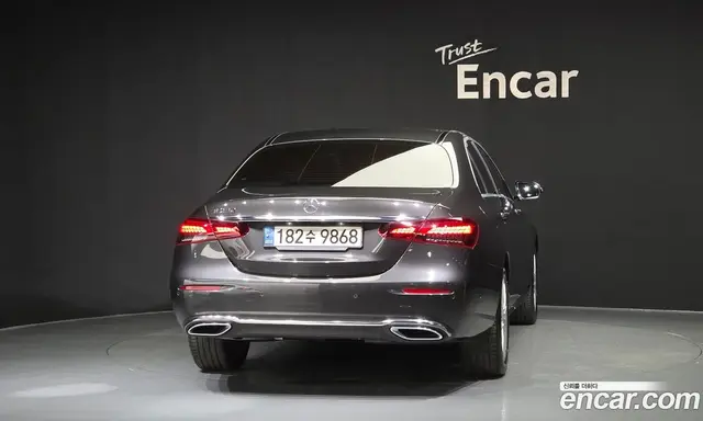 Mercedes-Benz E-Class 2021 2.0 автомат (гидро), миниатюра 4