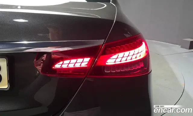 Mercedes-Benz E-Class 2021 2.0 автомат (гидро), миниатюра 9