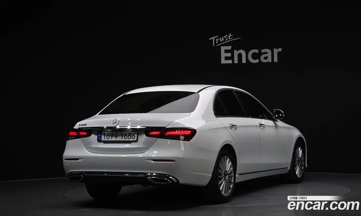 Mercedes-Benz E-Class 2022 2.0 автомат (гидро), фото 2 Mercedes-Benz E-Class 2022 2.0 автомат (гидро), фото 2
