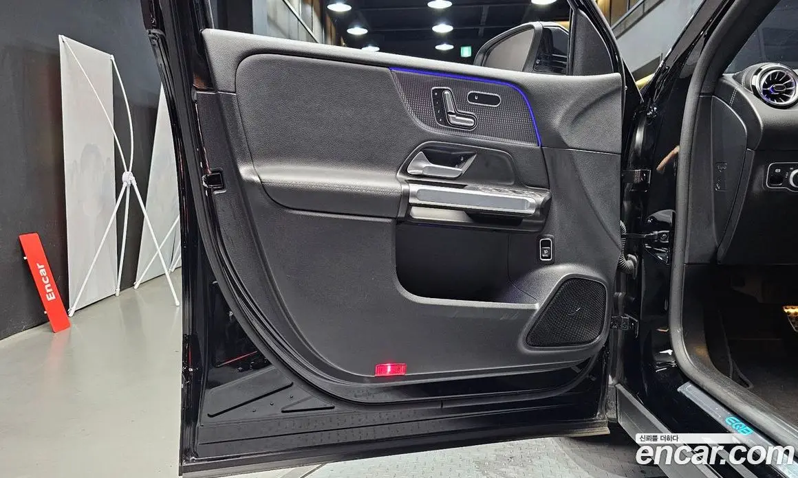 Mercedes-Benz EQB 2023 0.2 автомат (гидро), фото 14