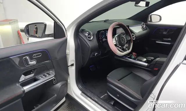 Mercedes-Benz GLA-Class 2020 2.0 автомат (гидро), миниатюра 12