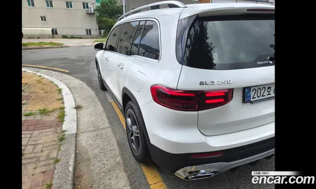 Mercedes-Benz GLB-Class 2024 2.0 автомат (гидро), миниатюра 5