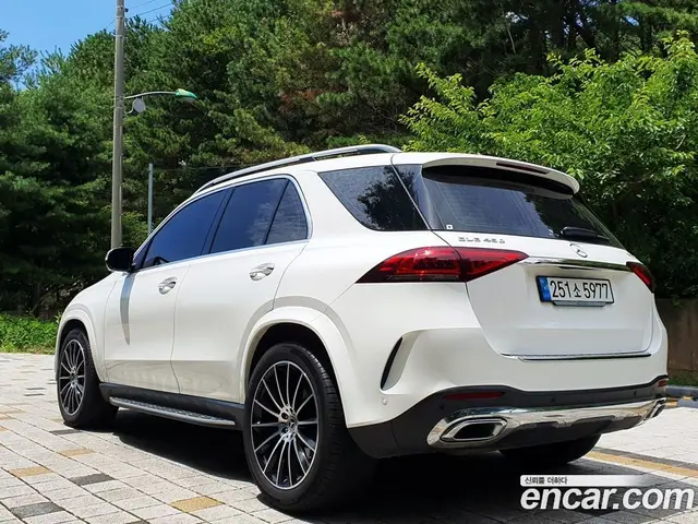 Mercedes-Benz GLE-Class 2023 3.0 автомат (гидро), миниатюра 2