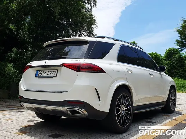 Mercedes-Benz GLE-Class 2023 3.0 автомат (гидро), миниатюра 3