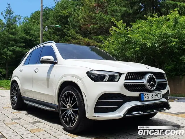 Mercedes-Benz GLE-Class 2023 3.0 автомат (гидро), миниатюра 4