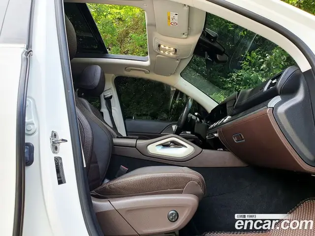 Mercedes-Benz GLE-Class 2023 3.0 автомат (гидро), миниатюра 6
