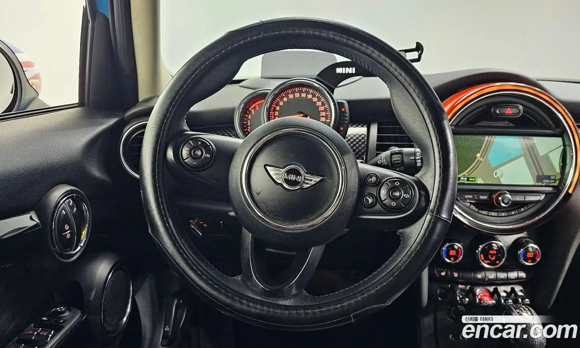 Mini Cooper 2016 2.0 автомат (гидро), фото 13 Mini Cooper 2016 2.0 автомат (гидро), фото 13