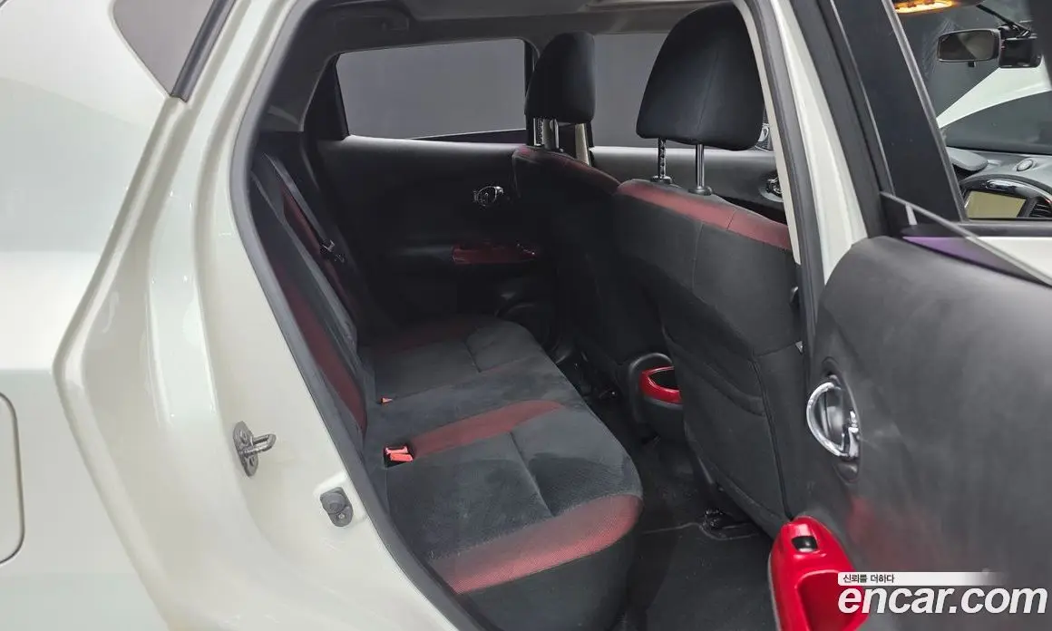 Nissan Juke 2014 1.6 автомат (гидро), фото 11