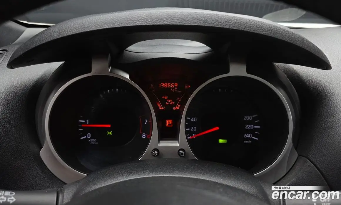 Nissan Juke 2014 1.6 автомат (гидро), фото 8