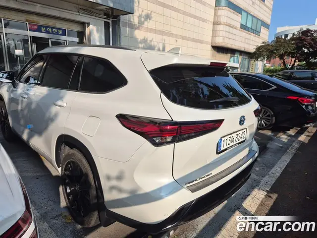Toyota Highlander 2023 2.5 автомат (гидро), миниатюра 6