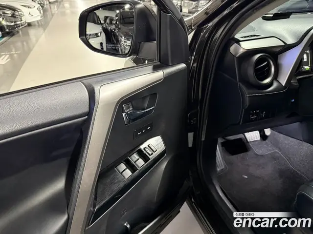 Toyota RAV4 2017 2.5 автомат (гидро), миниатюра 11