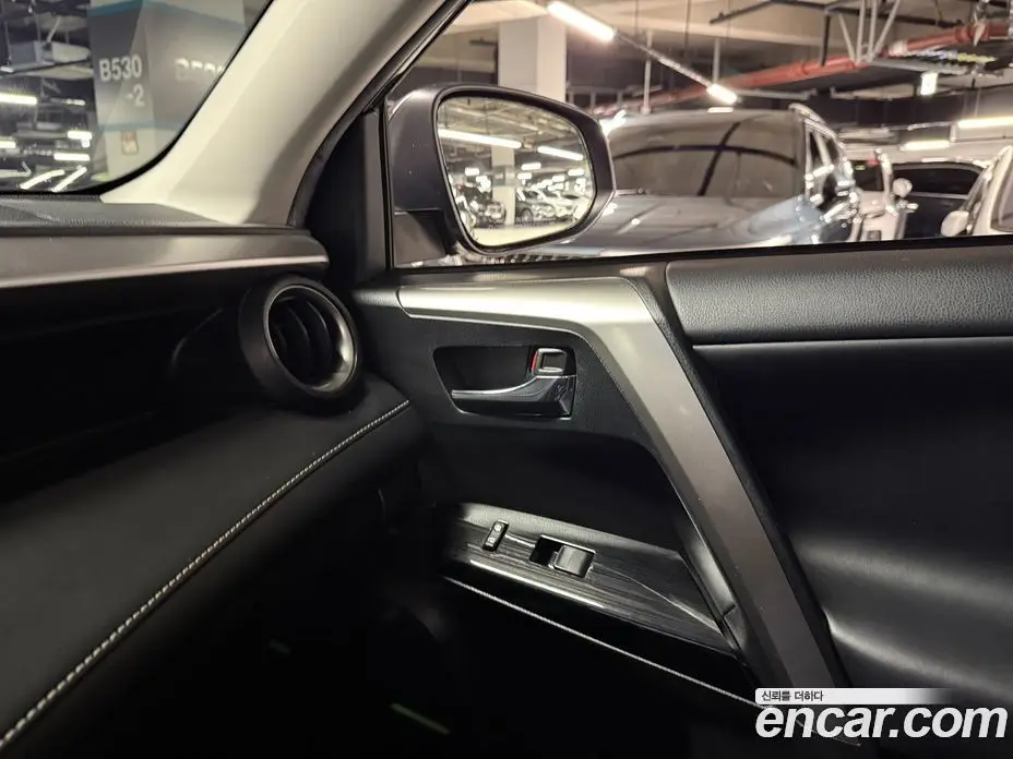 Toyota RAV4 2017 2.5 автомат (гидро), фото 16