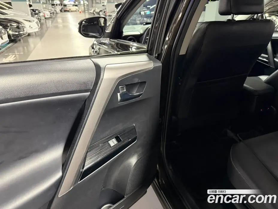 Toyota RAV4 2017 2.5 автомат (гидро), фото 18