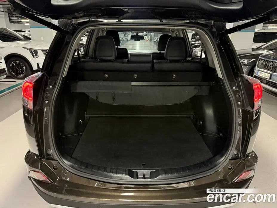 Toyota RAV4 2017 2.5 автомат (гидро), фото 19