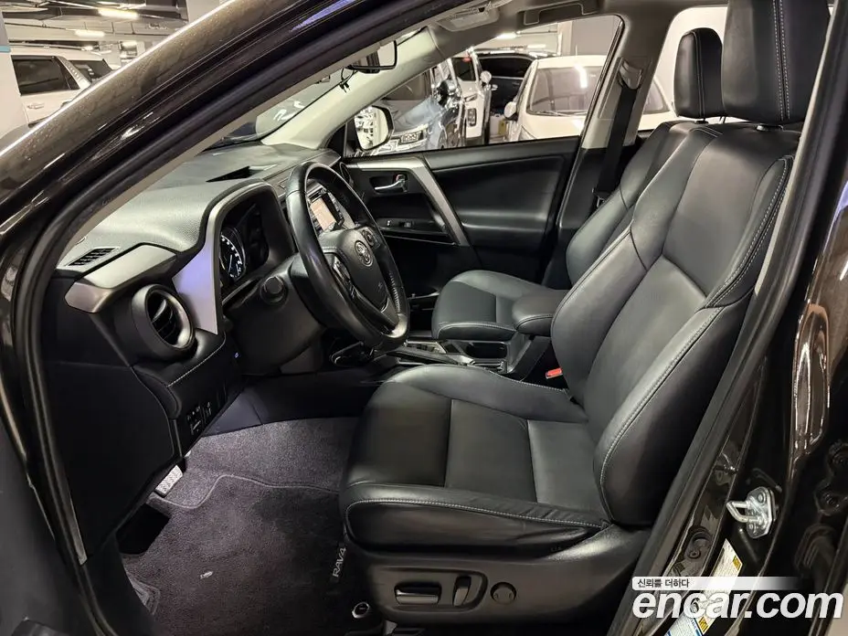 Toyota RAV4 2017 2.5 автомат (гидро), фото 9