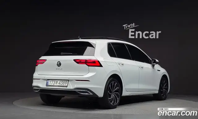 Volkswagen Golf 2023 2.0 автомат (гидро), миниатюра 2