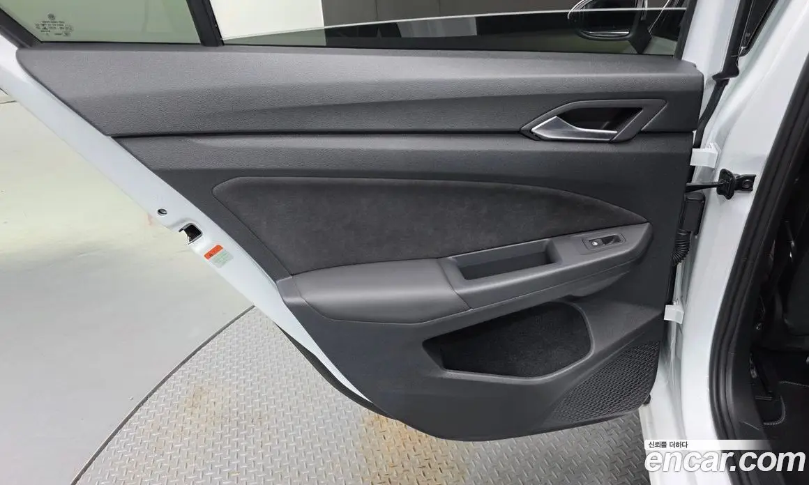 Volkswagen Golf 2023 2.0 автомат (гидро), фото 15