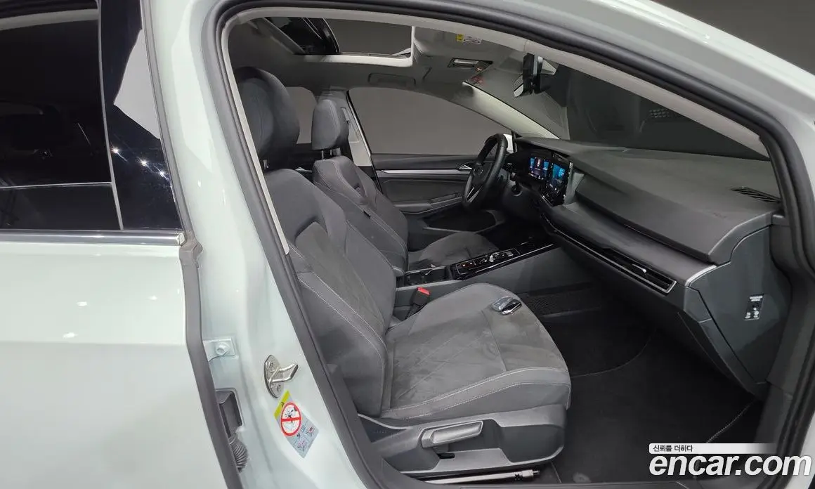 Volkswagen Golf 2023 2.0 автомат (гидро), фото 16