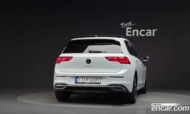 Volkswagen Golf 2023 2.0 автомат (гидро), миниатюра 4