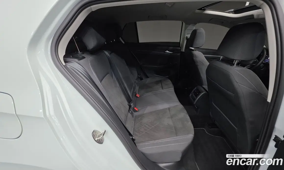 Volkswagen Golf 2023 2.0 автомат (гидро), фото 31