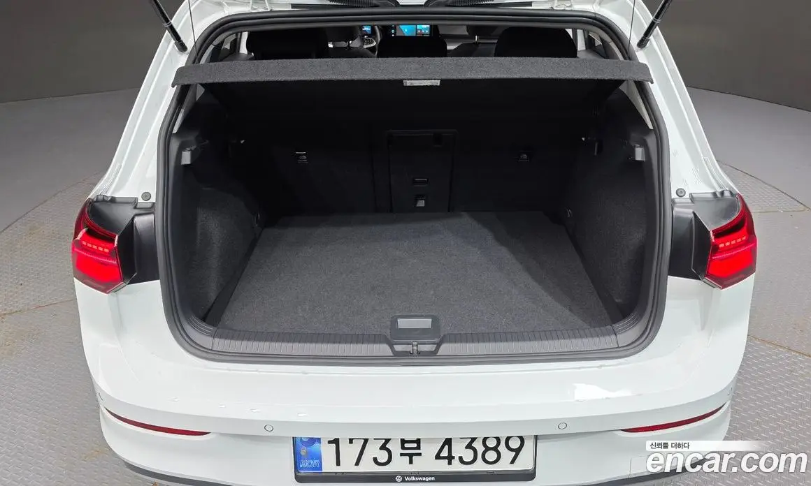 Volkswagen Golf 2023 2.0 автомат (гидро), фото 32