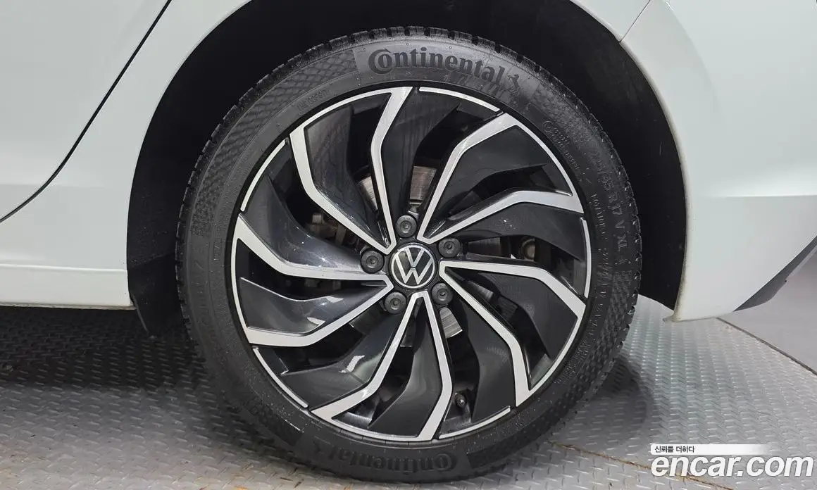 Volkswagen Golf 2023 2.0 автомат (гидро), фото 7