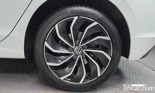 Volkswagen Golf 2023 2.0 автомат (гидро), миниатюра 7