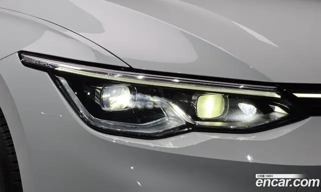 Volkswagen Golf 2023 2.0 автомат (гидро), миниатюра 8